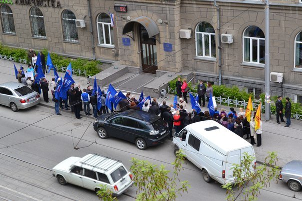 Акция Единой России против тарифов ЖКХ.jpg